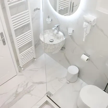 Luxury Marble 公寓 卡泰里尼